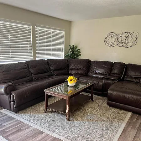 Peaceful 2Bed,1Bath Condo With Free Parking All Yours To Enjoy